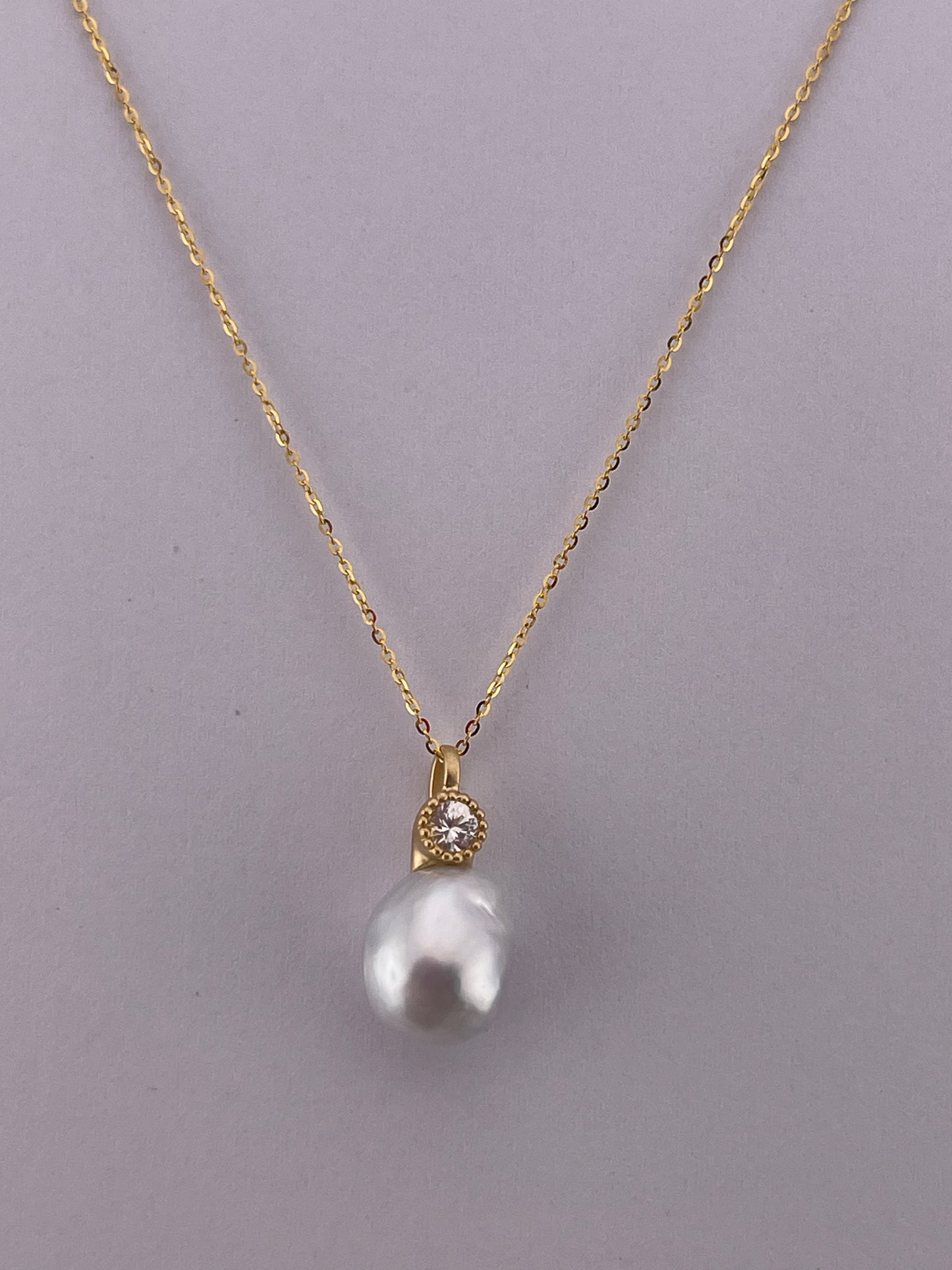 18k Elegant Pearl Necklace