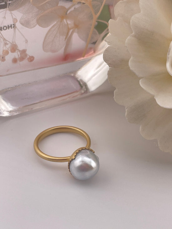 18k South Sea Oval Pearl Ring