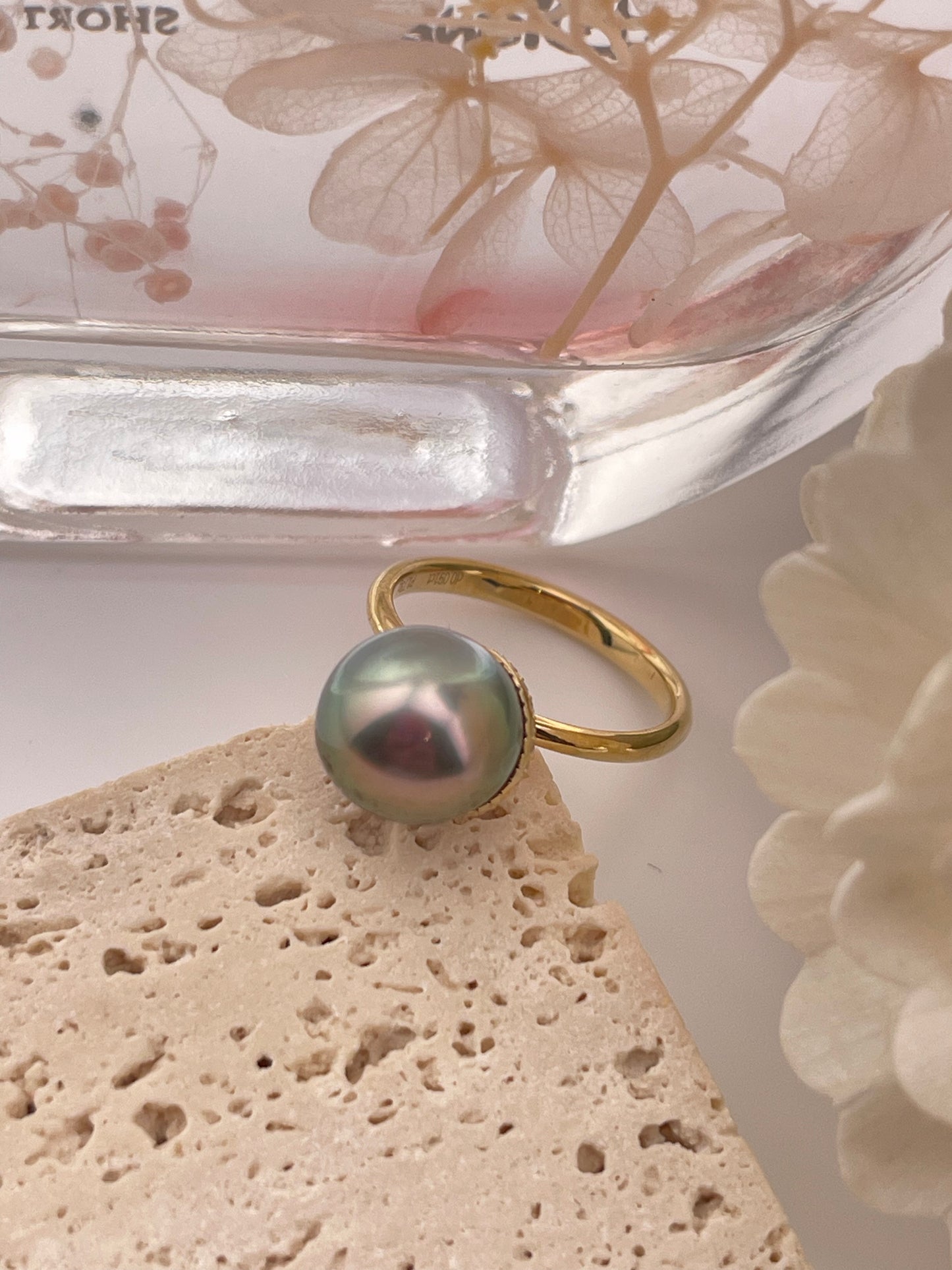 18k Tahitian Oval Pearl Ring