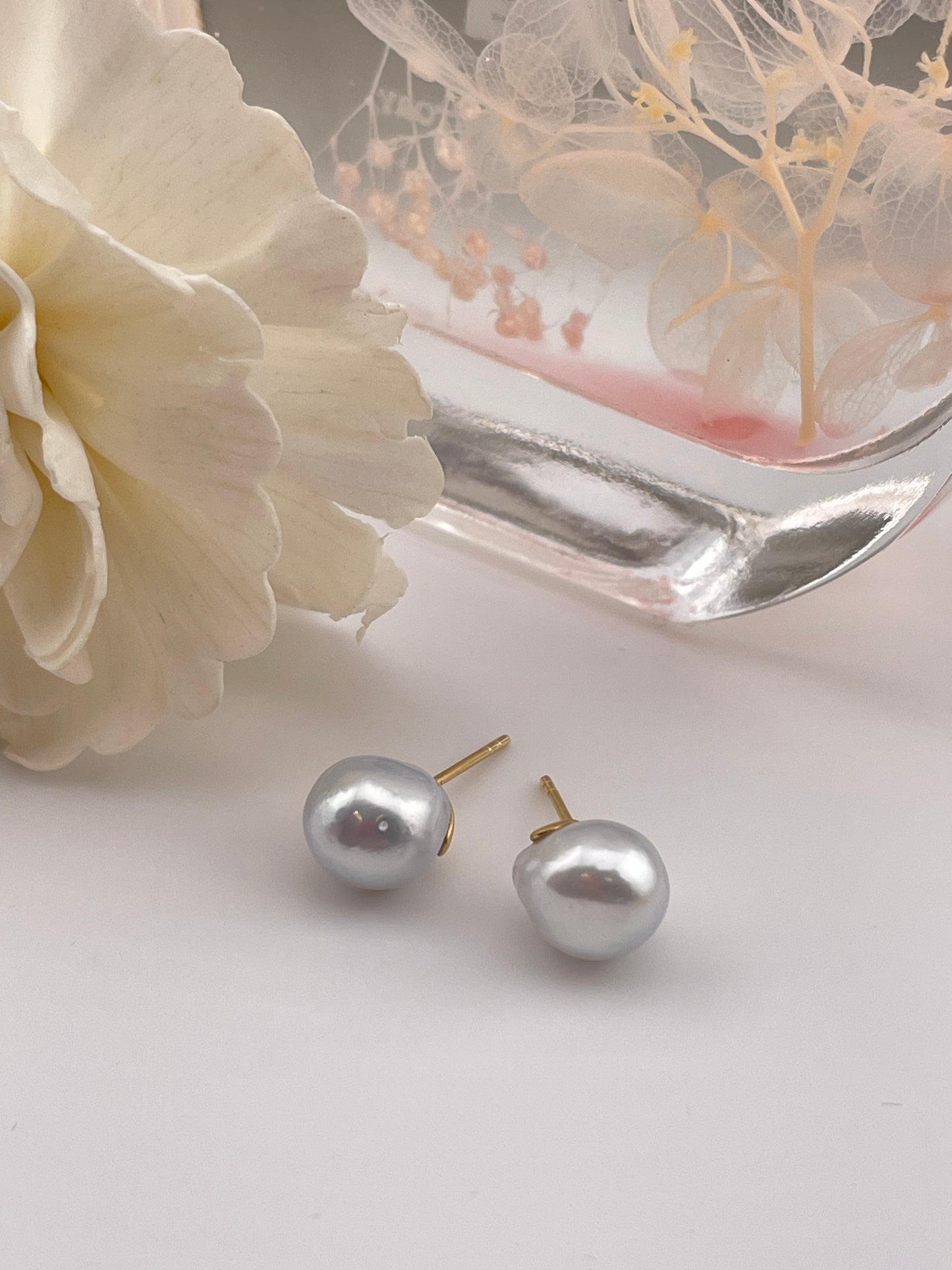 18k South Sea Pearl Stud Earring